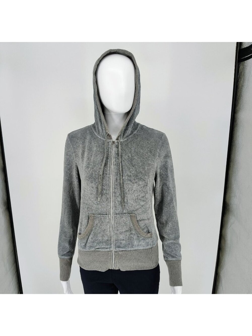 2010s Victoria's Secret VSX Sexy Sport Grey Zip-Up Hoodie Jacket (Small)
